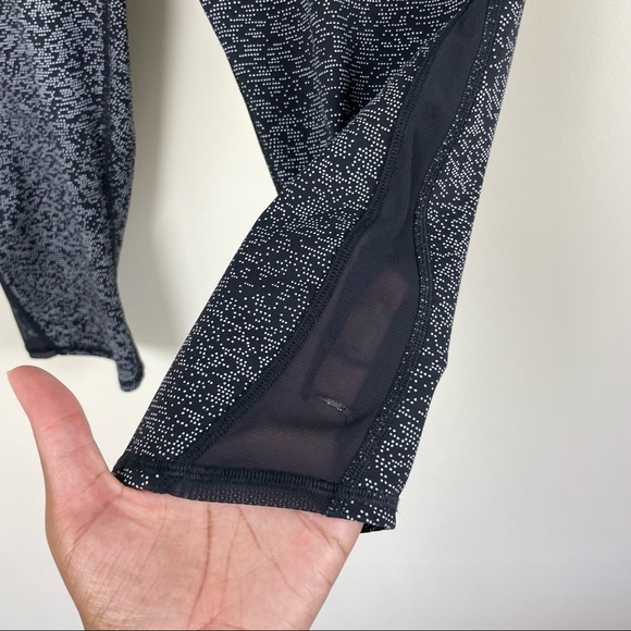 Lululemon Train Times Crop (17") Black Soundwave White Black Size 8 - Picture 4 of 8